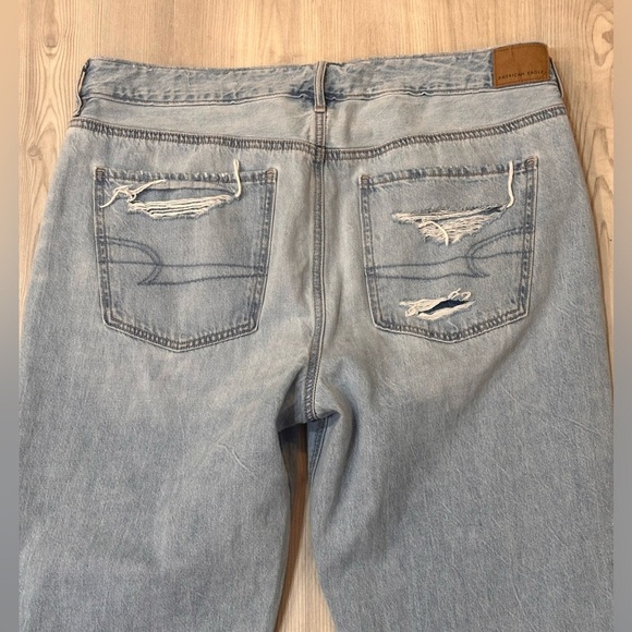 American Eagle Distressed Straight Leg Jean - Picture 4 of 8